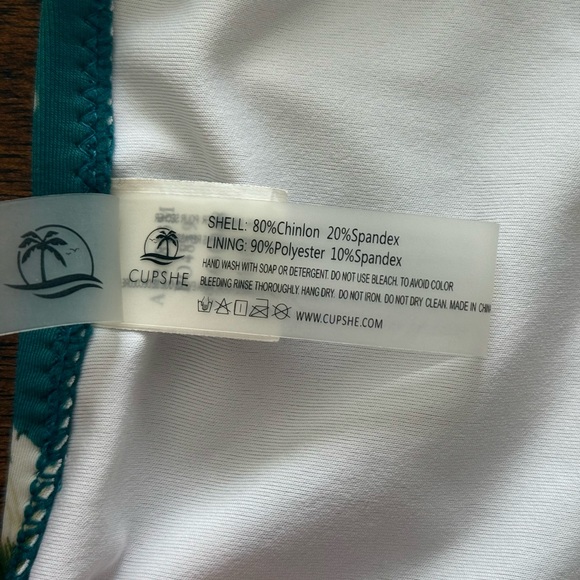 Cupshe women’s one piece swimsuit - Picture 6 of 8